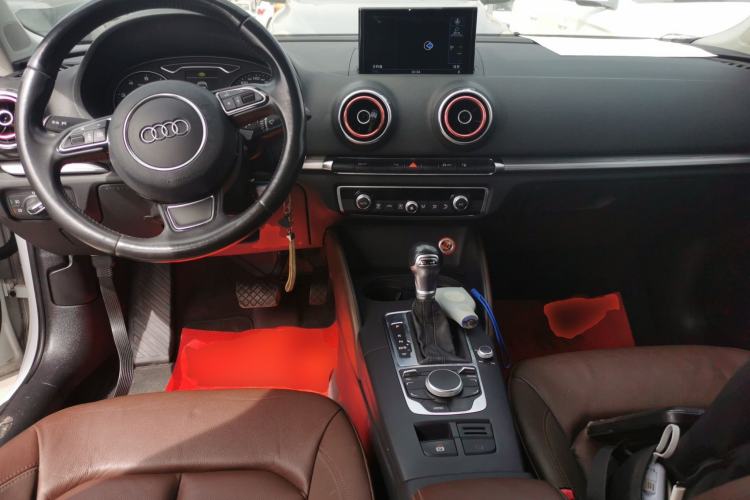 Used Audi A3 2015 Limousine 40 TFSI Automatic Comfort Model Center Console