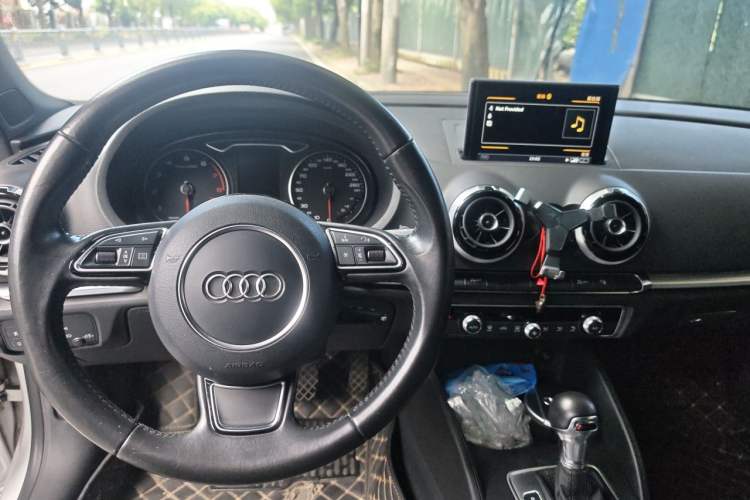 Used Audi A3 2015 Cabriolet 40 TFSI Center Console