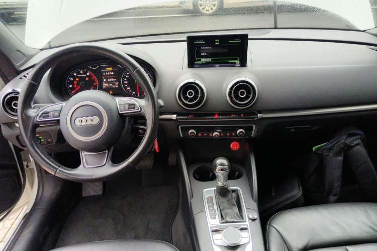 Used Audi A3 2015 Cabriolet 40 TFSI Center Console