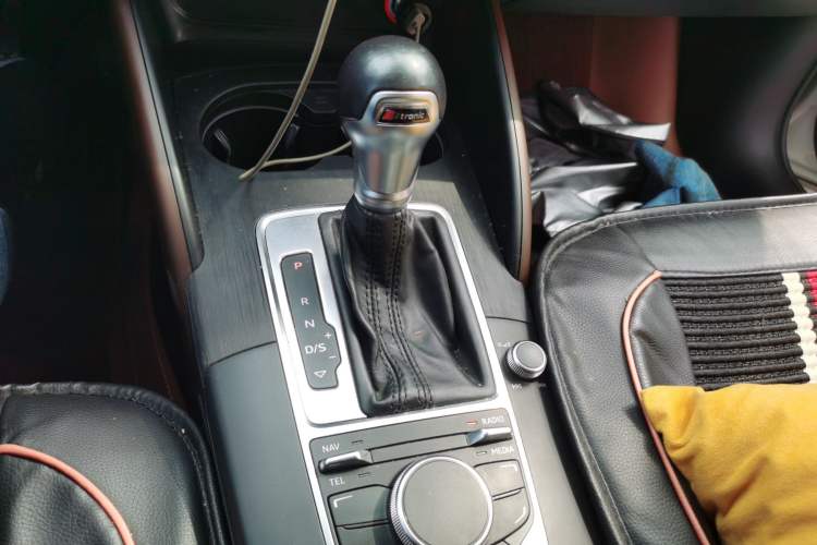 Used Audi A3 2015 Limousine 40 TFSI Automatic Comfort Model Gear Lever