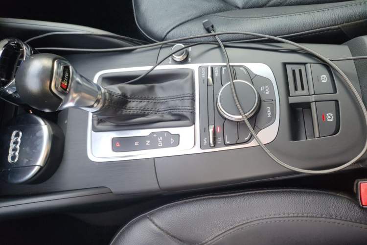 Used Audi A3 2015 Limousine 40 TFSI Automatic Comfort Model Gear Lever