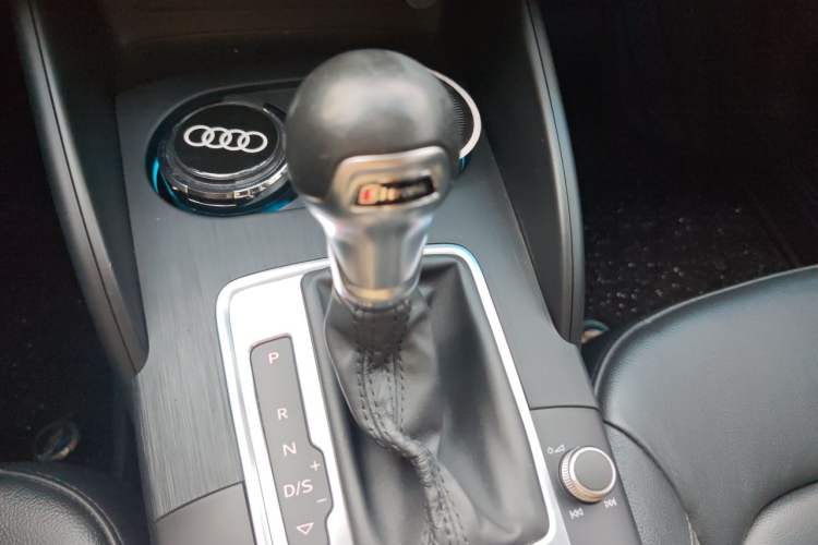 Used Audi A3 2015 Limousine 35 TFSI Millionth Anniversary Comfort Model Gear Lever