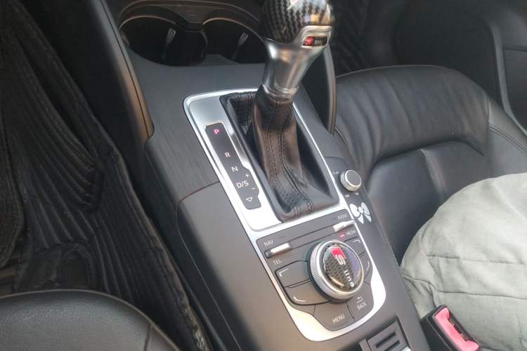 Used Audi A3 2015 Limousine 40 TFSI Automatic Comfort Model Gear Lever