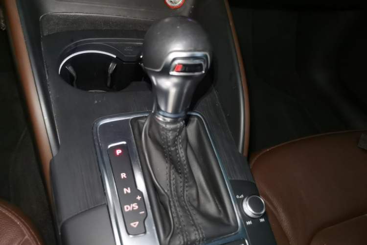 Used Audi A3 2015 Limousine 40 TFSI Automatic Comfort Model Gear Lever