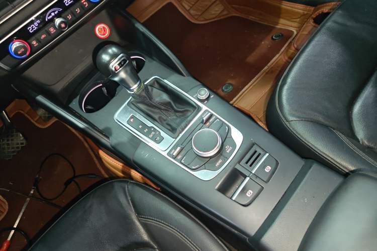 Used Audi A3 2015 Limousine 40 TFSI Automatic Comfort Model Gear Lever