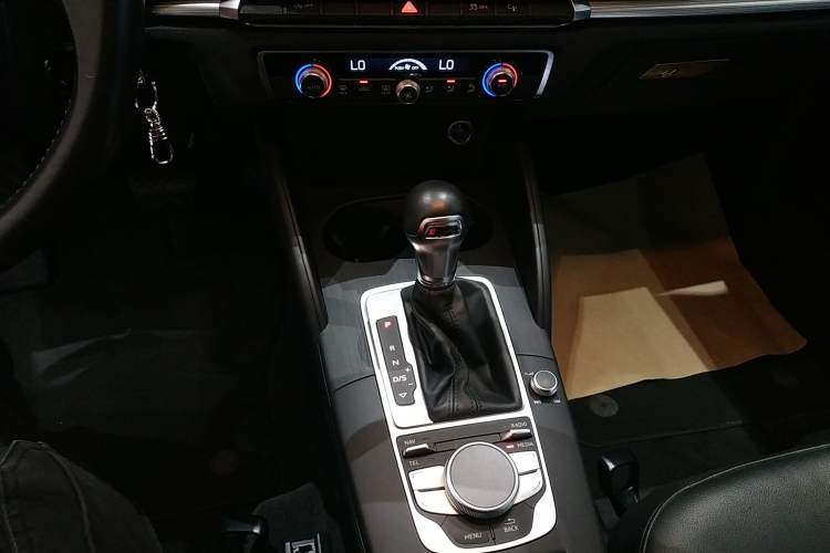Used Audi A3 2015 Cabriolet 40 TFSI Gear Lever