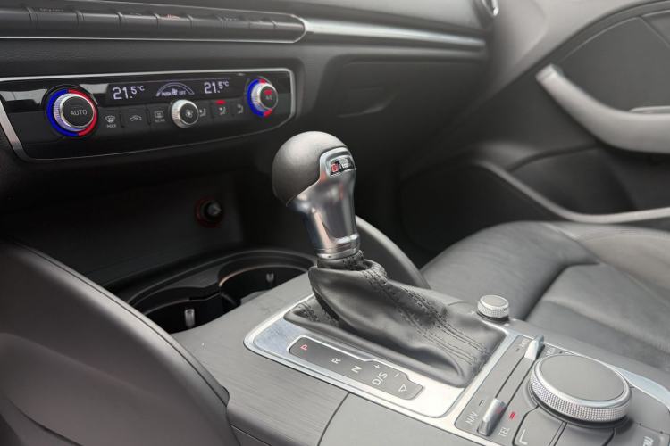 Used Audi A3 2015 Limousine 40 TFSI Automatic Comfort Model Interior 2
