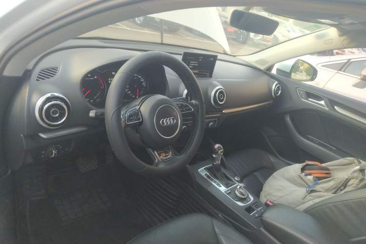 Used Audi A3 2015 Limousine 40 TFSI Automatic Comfort Model Interior 2