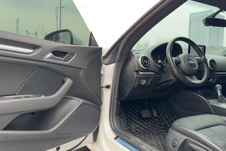 Used Audi A3 2015 Cabriolet 40 TFSI Interior 2
