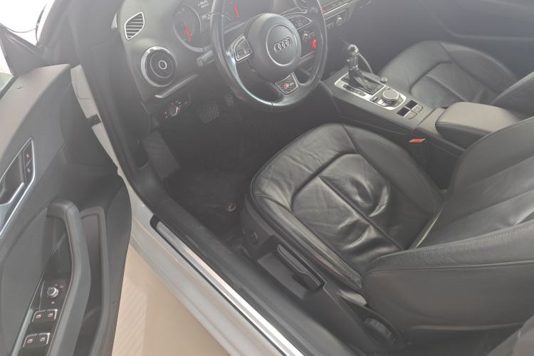 Used Audi A3 2015 Cabriolet 40 TFSI Interior 3