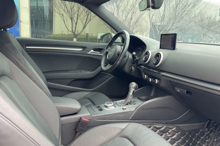 Used Audi A3 2015 Cabriolet 40 TFSI Interior 4