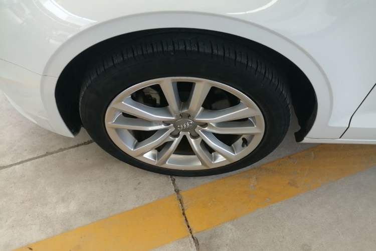 Used Audi A3 2015 Limousine 35 TFSI Millionth Anniversary Comfort Model Left Front Wheel Hub