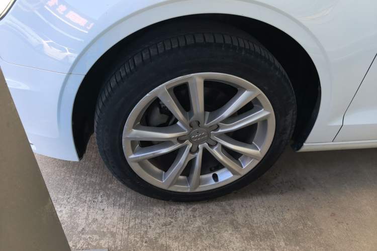 Used Audi A3 2015 Limousine 35 TFSI Millionth Anniversary Comfort Model Left Front Wheel Hub
