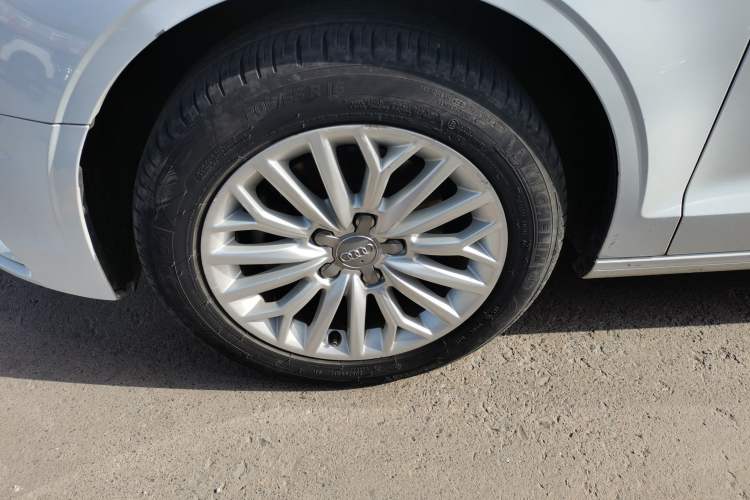 Used Audi A3 2015 Limousine 35 TFSI Millionth Anniversary Intelligent Leading Model Left Front Wheel Hub