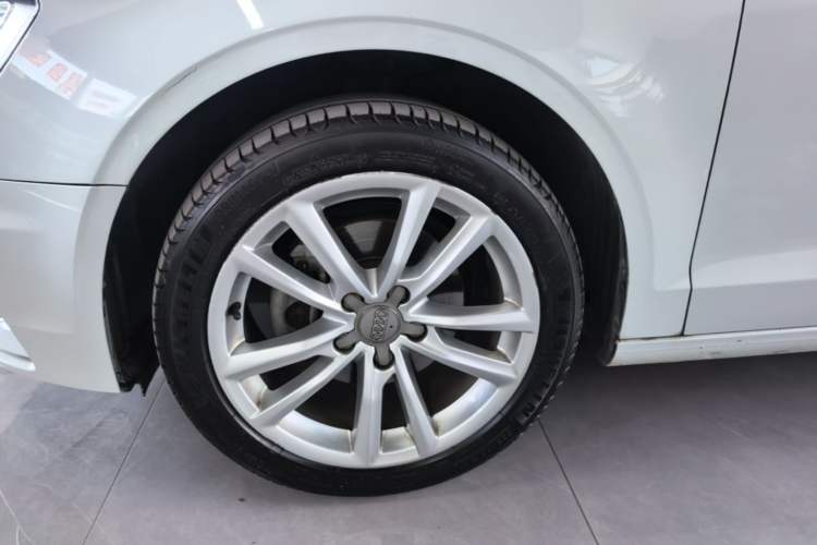 Used Audi A3 2015 Limousine 35 TFSI Millionth Anniversary Comfort Model Left Front Wheel Hub