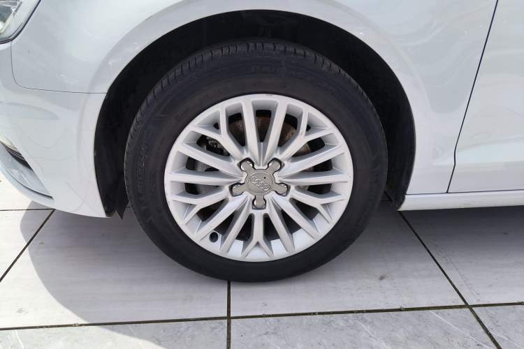 Used Audi A3 2015 Limousine 35 TFSI Millionth Anniversary Intelligent Leading Model Left Front Wheel Hub