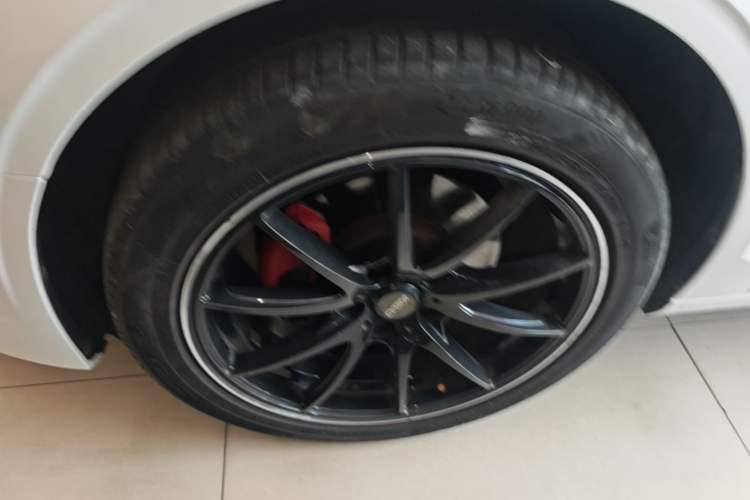 Used Audi A3 2015 Limousine 35 TFSI Millionth Anniversary Comfort Model Left Front Wheel Hub