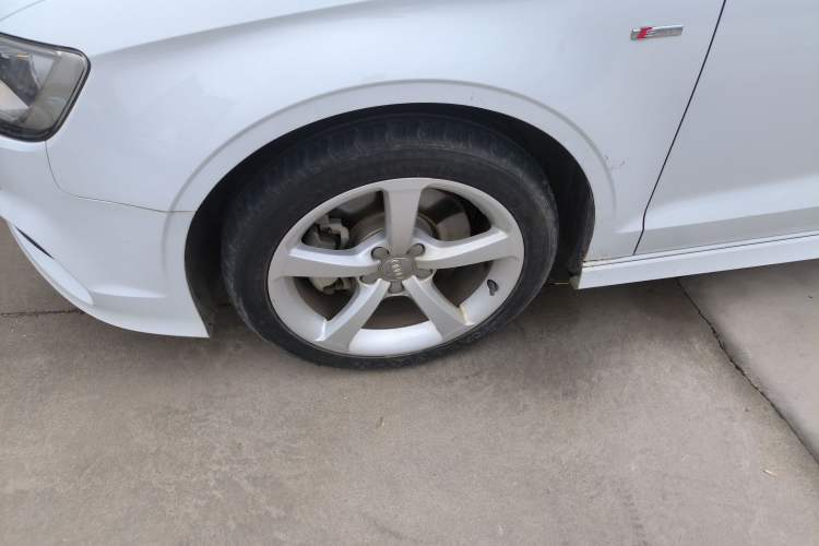 Used Audi A3 2015 Limousine 45 TFSI S line Luxury Model Left Front Wheel Hub