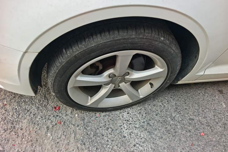 Used Audi A3 2015 Limousine 40 TFSI Automatic Comfort Model Left Front Wheel Hub