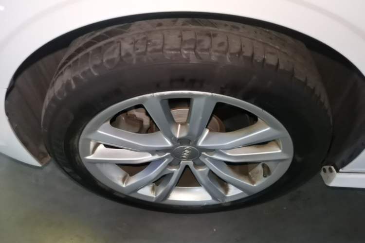 Used Audi A3 2015 Limousine 40 TFSI Automatic Comfort Model Left Front Wheel Hub