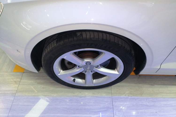 Used Audi A3 2015 Limousine 40 TFSI Automatic Luxury Model Left Front Wheel Hub
