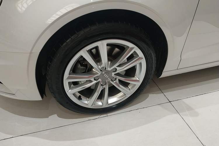 Used Audi A3 2015 Cabriolet 40 TFSI Left Front Wheel Hub