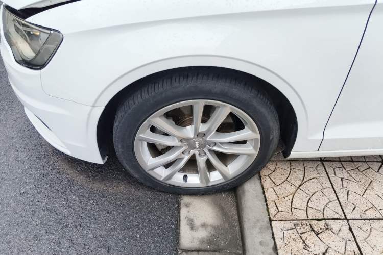 Used Audi A3 2015 Cabriolet 40 TFSI Left Front Wheel Hub