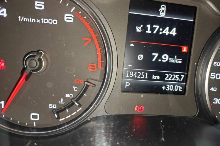 Used Audi A3 2015 Limousine 40 TFSI Automatic Comfort Model Odometer Close Up