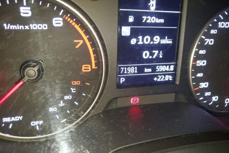 Used Audi A3 2015 Limousine 35 TFSI Millionth Anniversary Comfort Model Odometer Close Up