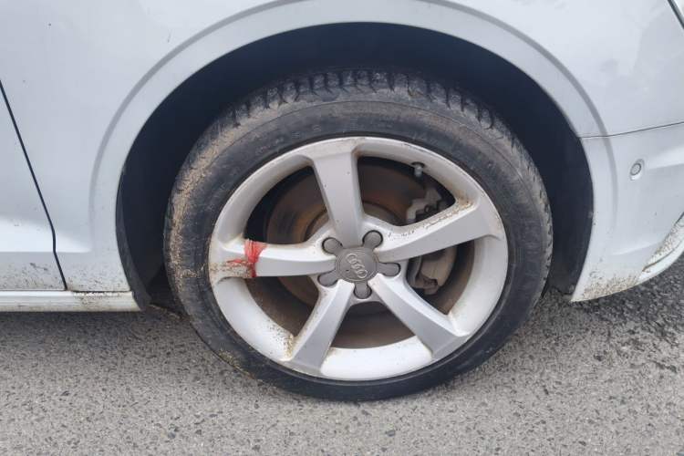 Used Audi A3 2015 Limousine 40 TFSI Automatic Comfort Model Right Front Wheel Hub