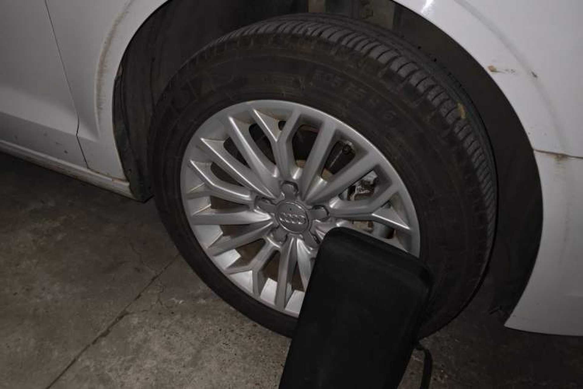 Used Audi A3 2015 Limousine 35 TFSI Millionth Anniversary Intelligent Leading Model Right Front Wheel Hub