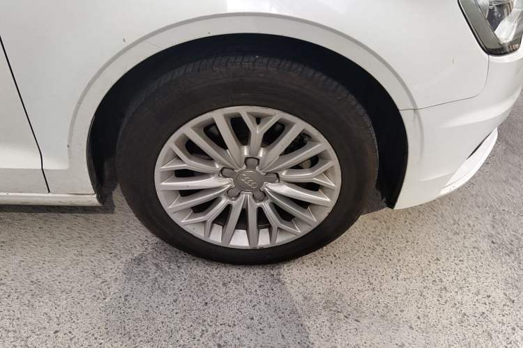Used Audi A3 2015 Limousine 35 TFSI Millionth Anniversary Intelligent Leading Model Right Front Wheel Hub