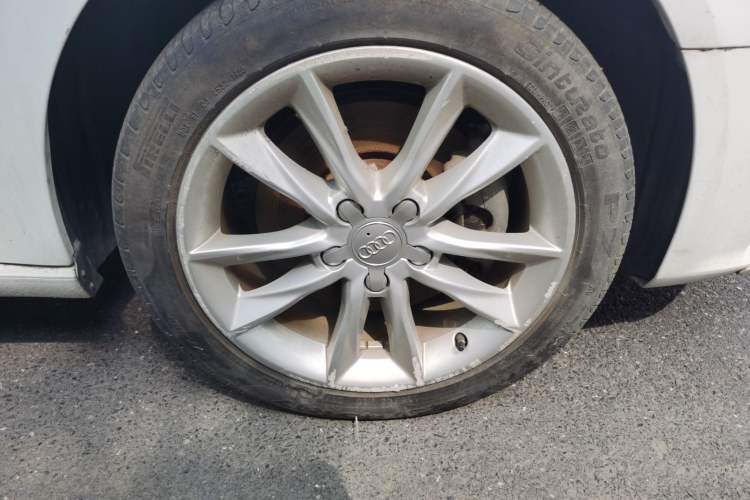 Used Audi A3 2015 Limousine 40 TFSI Automatic Comfort Model Right Front Wheel Hub
