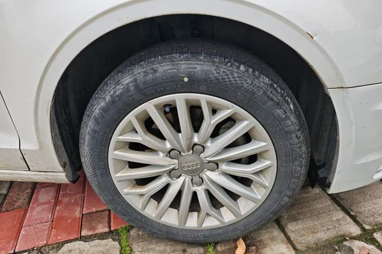 Used Audi A3 2015 Limousine 35 TFSI Millionth Anniversary Intelligent Leading Model Right Front Wheel Hub