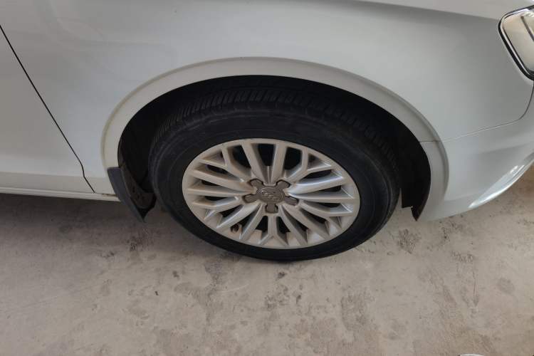 Used Audi A3 2015 Limousine 35 TFSI Millionth Anniversary Intelligent Leading Model Right Front Wheel Hub