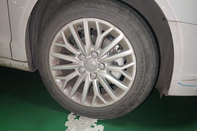 Used Audi A3 2015 Limousine 35 TFSI Millionth Anniversary Intelligent Leading Model Right Front Wheel Hub