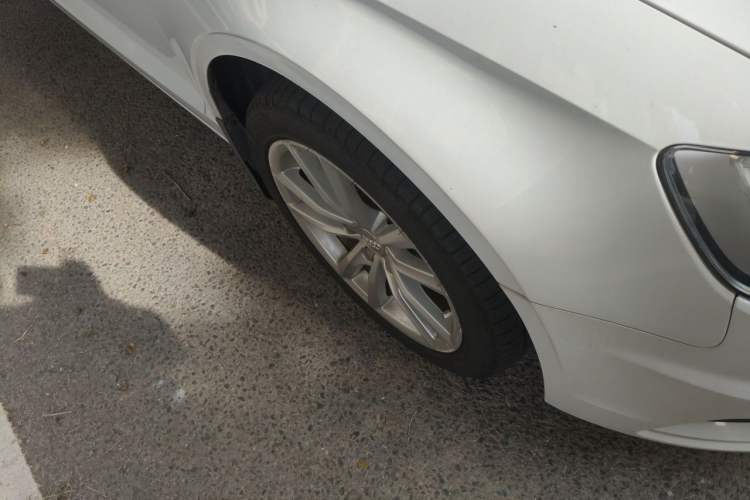 Used Audi A3 2015 Limousine 40 TFSI Automatic Comfort Model Right Front Wheel Hub
