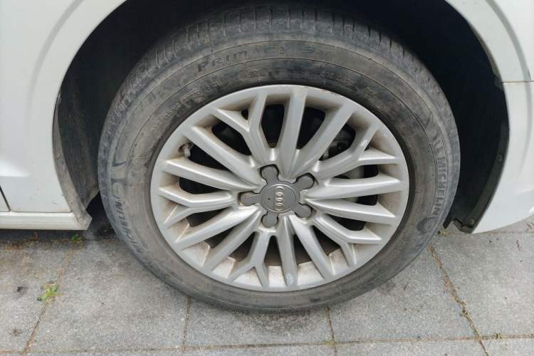 Used Audi A3 2015 Limousine 35 TFSI Millionth Anniversary Intelligent Leading Model Right Front Wheel Hub