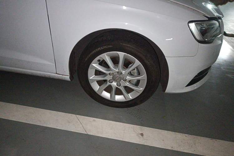 Used Audi A3 2015 Sportback 35 TFSI Millionth Anniversary Intelligent Leading Model Right Front Wheel Hub