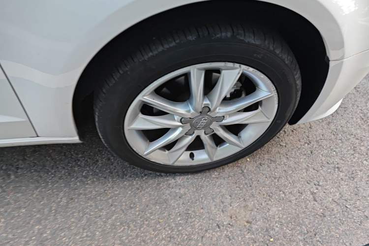 Used Audi A3 2015 Sportback 35 TFSI Millionth Anniversary Comfort Model Right Front Wheel Hub