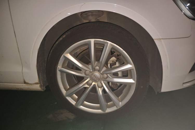Used Audi A3 2015 Limousine 35 TFSI Millionth Anniversary Comfort Model Right Front Wheel Hub