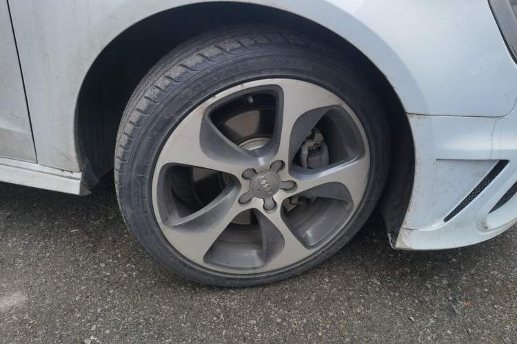 Used Audi A3 2015 Sportback 45 TFSI S line sports model Right Front Wheel Hub