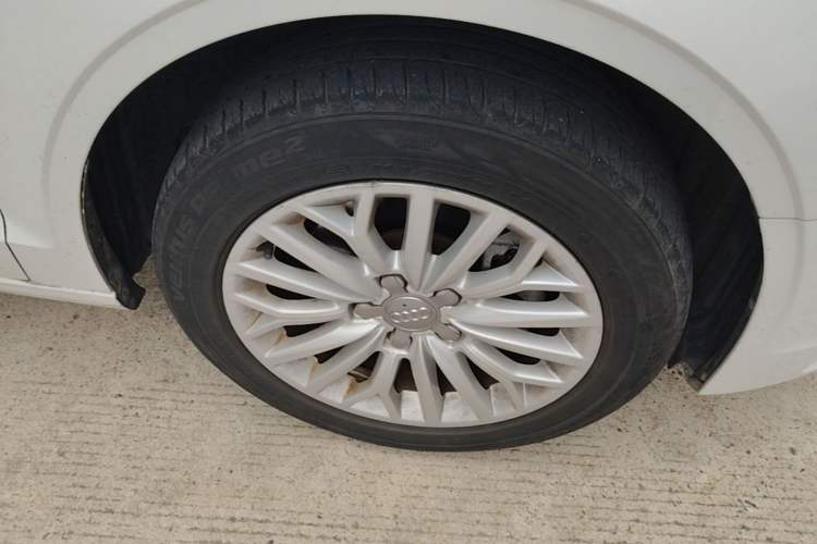 Used Audi A3 2015 Limousine 35 TFSI Millionth Anniversary Intelligent Leading Model Right Front Wheel Hub