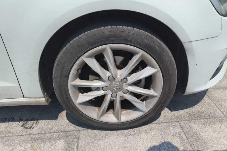 Used Audi A3 2015 Sportback 35 TFSI Millionth Anniversary Comfort Model Right Front Wheel Hub
