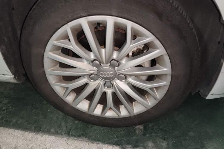 Used Audi A3 2015 Limousine 35 TFSI Millionth Anniversary Intelligent Leading Model Right Front Wheel Hub
