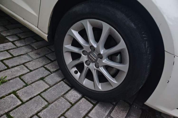 Used Audi A3 2015 Sportback 35 TFSI Millionth Anniversary Intelligent Leading Model Right Front Wheel Hub