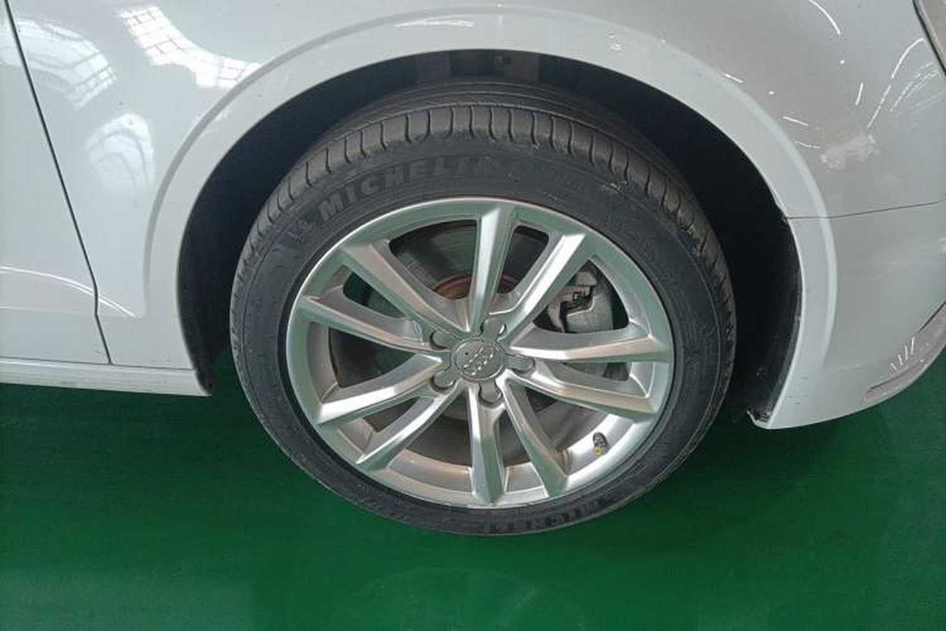 Used Audi A3 2015 Limousine 40 TFSI Automatic Comfort Model Right Front Wheel Hub
