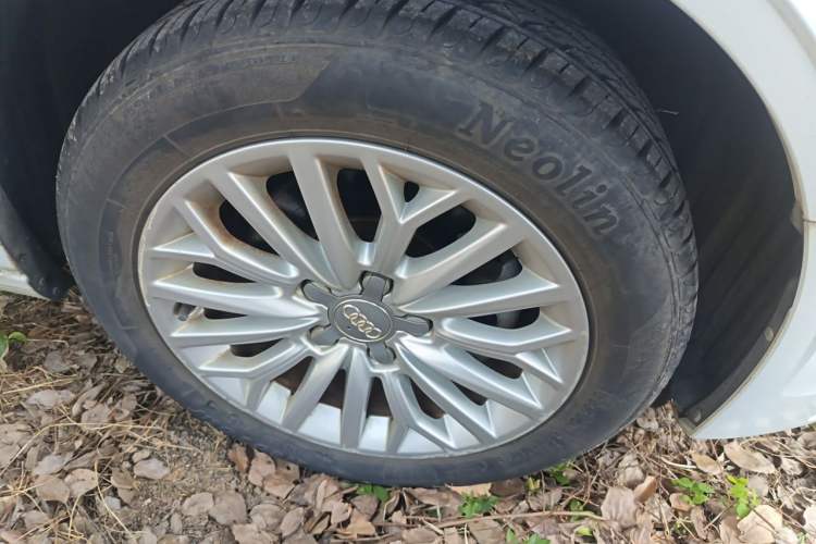 Used Audi A3 2015 Limousine 35 TFSI Millionth Anniversary Intelligent Leading Model Right Front Wheel Hub