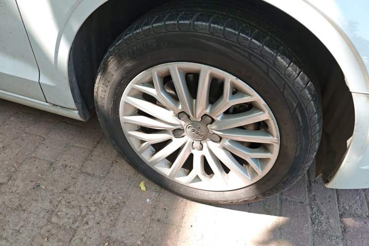 Used Audi A3 2015 Limousine 35 TFSI Millionth Anniversary Intelligent Leading Model Right Front Wheel Hub
