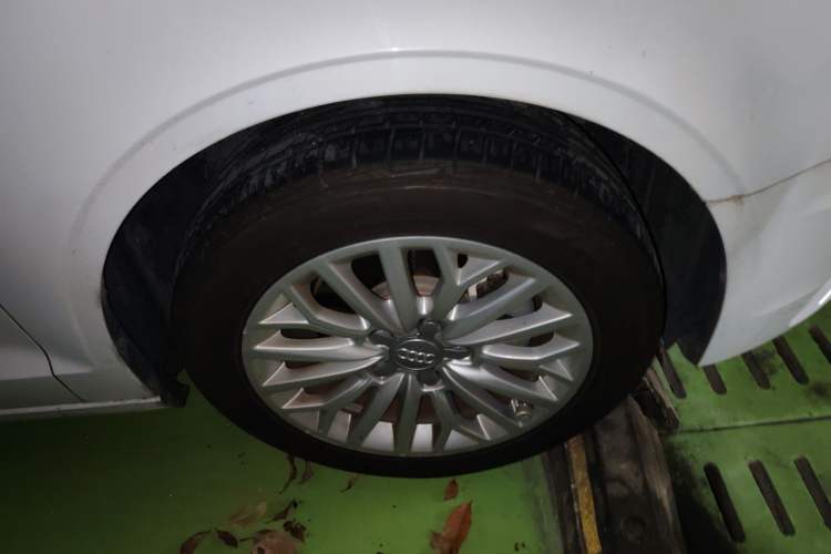 Used Audi A3 2015 Limousine 35 TFSI Millionth Anniversary Intelligent Leading Model Right Front Wheel Hub